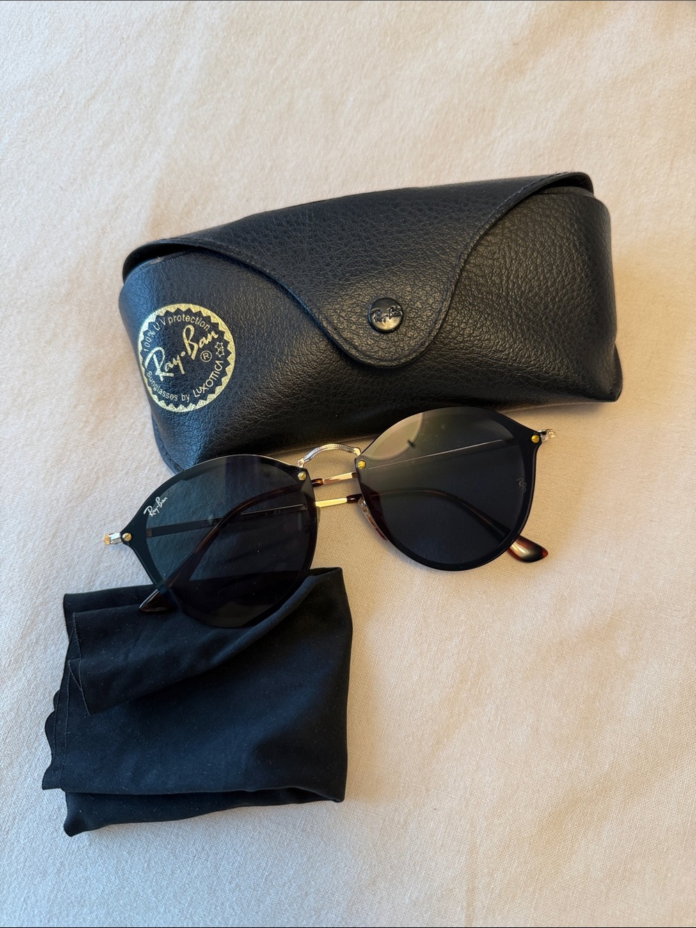 Ray-Ban Round Sunglasses in Black and Tortoise with Gold Accents RB3574-N